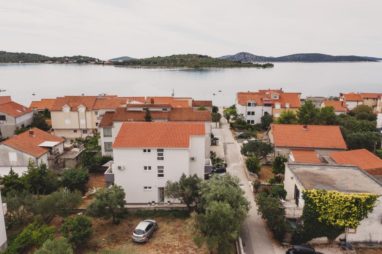 Apartmani Sanja Vodice Bagian luar foto