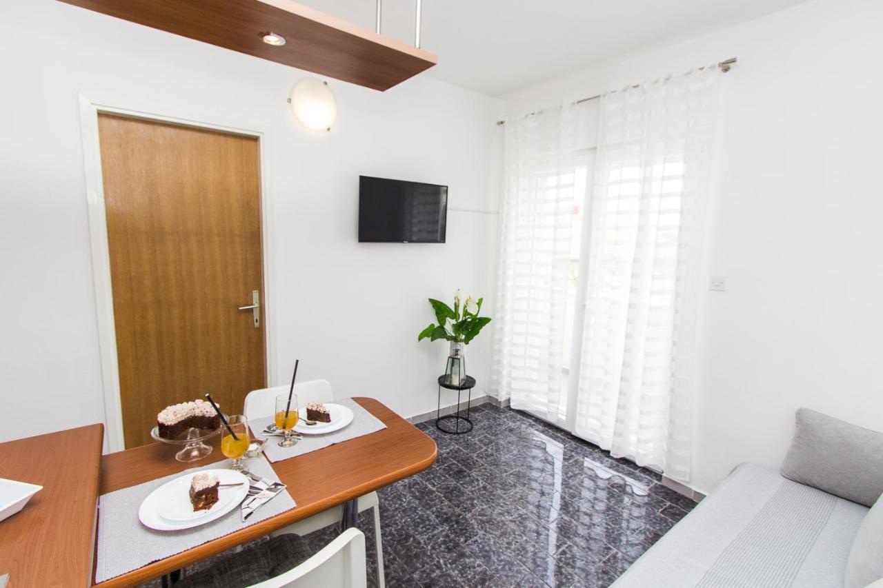 Apartmani Sanja Vodice Bagian luar foto