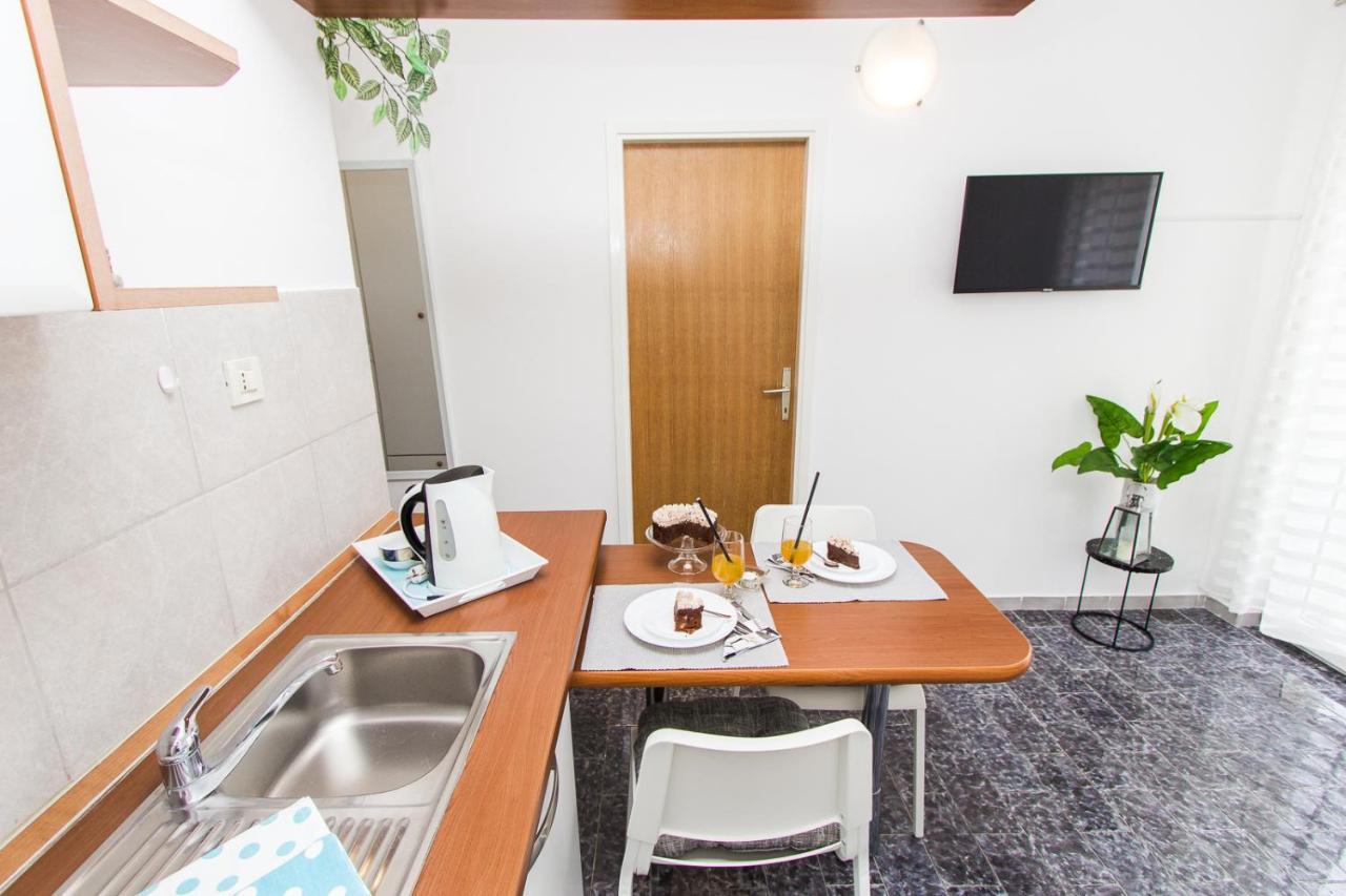 Apartmani Sanja Vodice Bagian luar foto